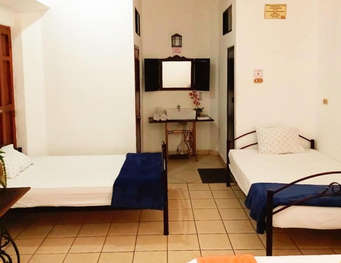 Hostal Las Puertas Santa Ana Esterno foto