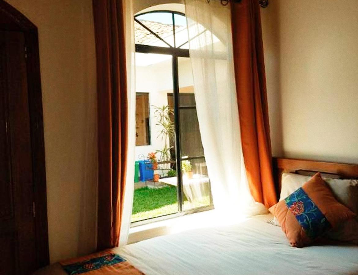 Hostal Las Puertas Santa Ana Esterno foto