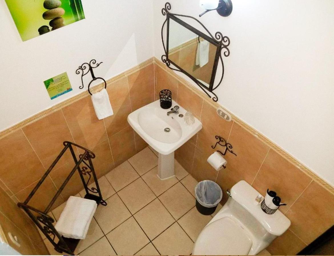 Hostal Las Puertas Santa Ana Esterno foto