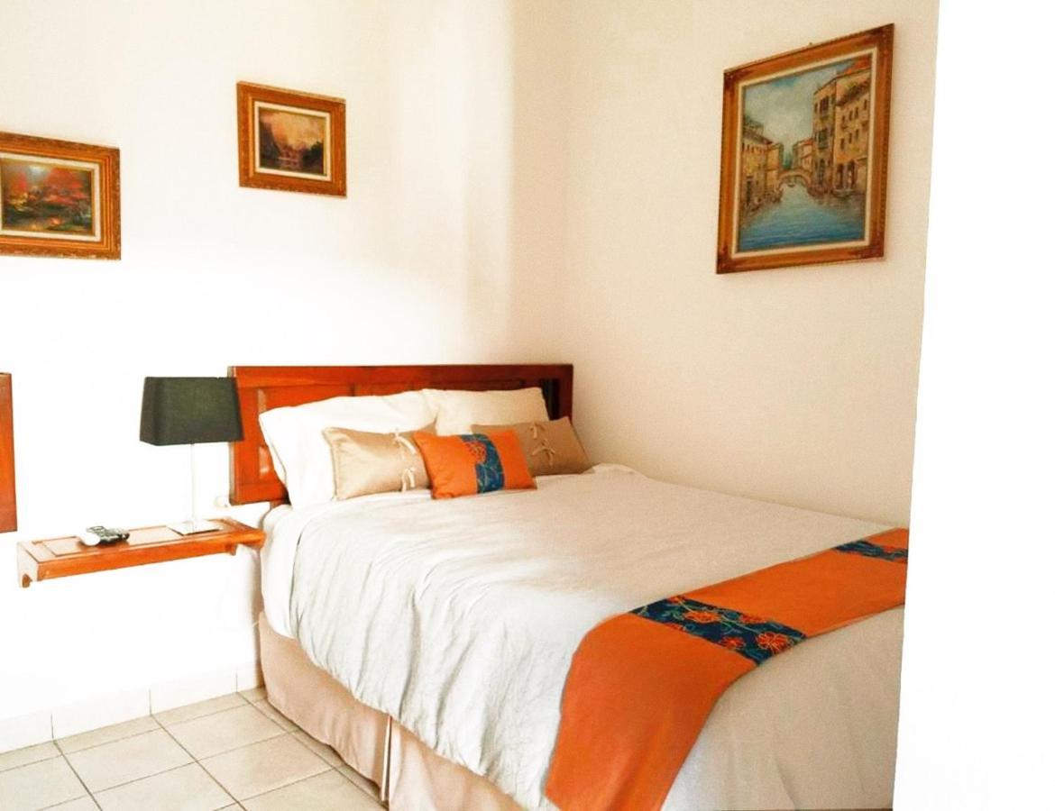 Hostal Las Puertas Santa Ana Esterno foto