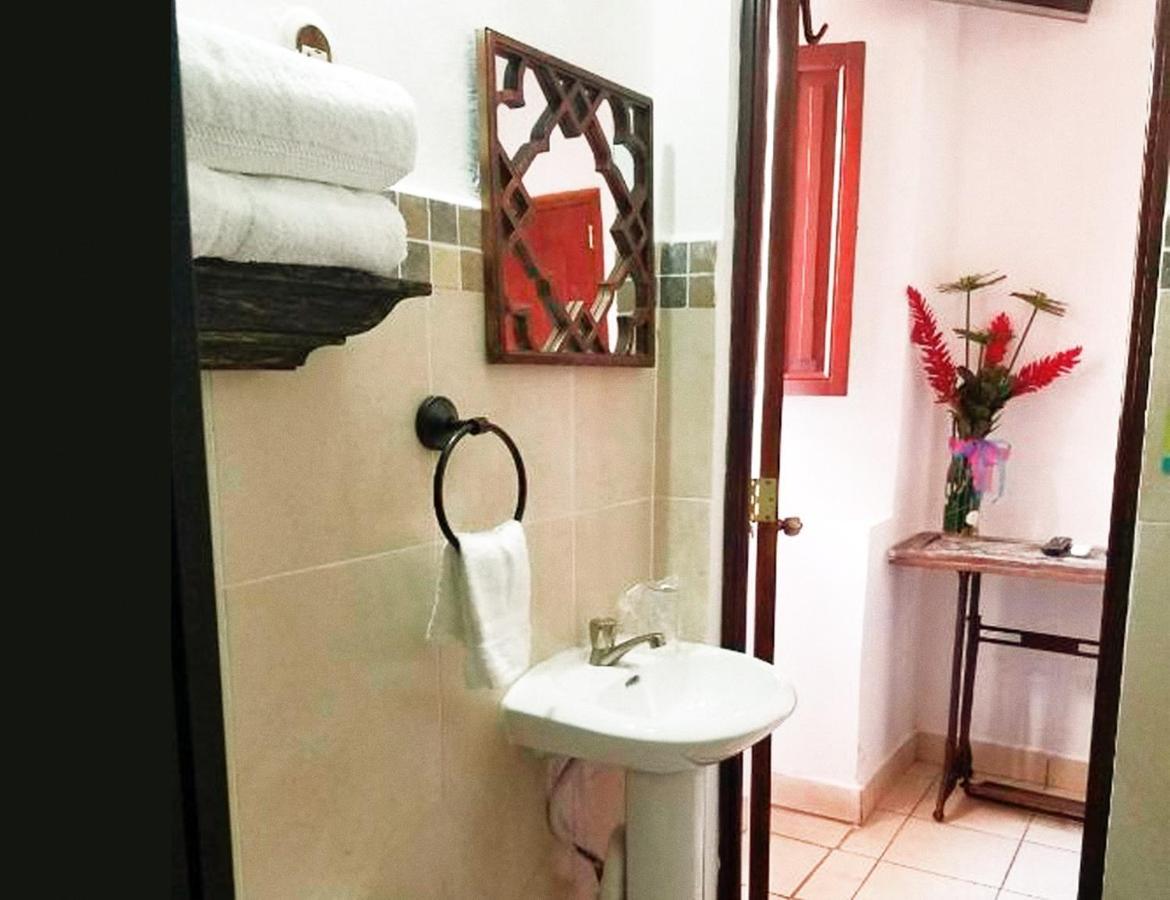 Hostal Las Puertas Santa Ana Esterno foto